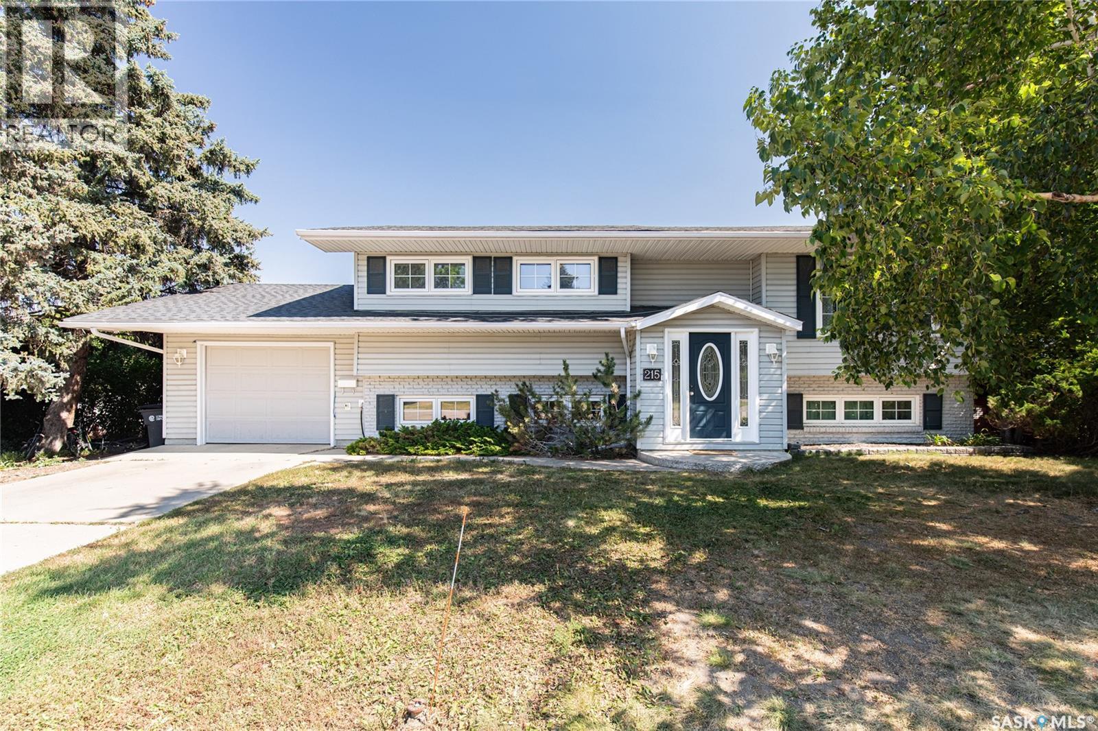 215 Cedar CRESCENT - 2