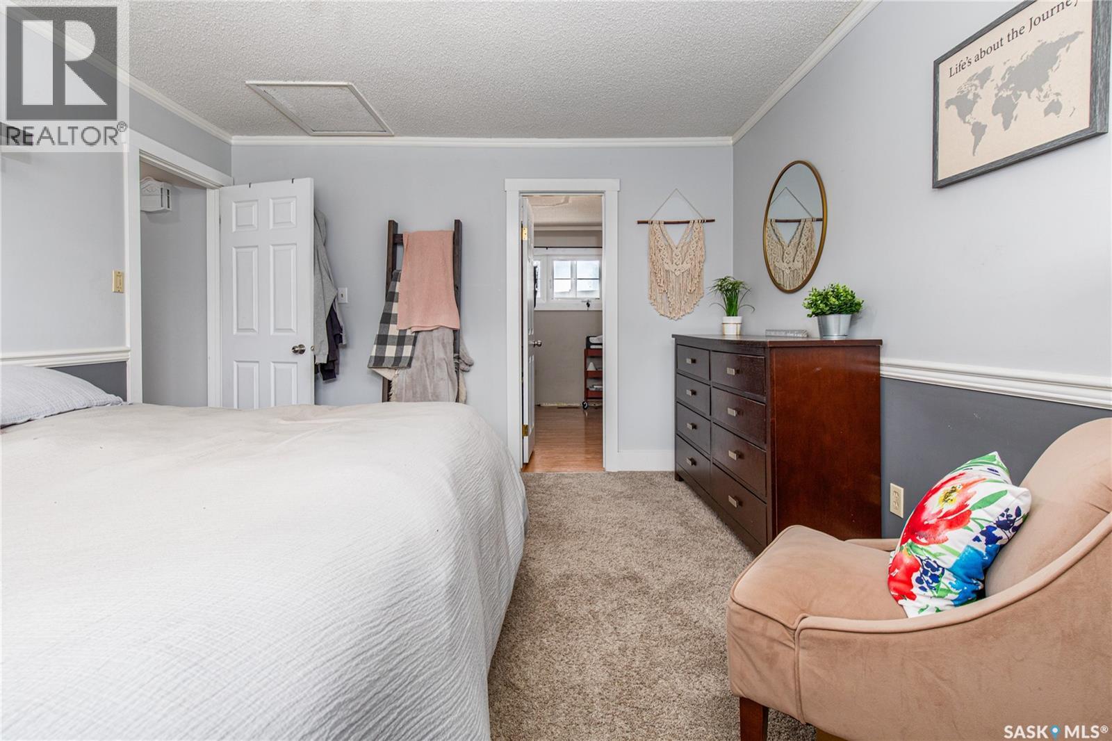 215 Cedar CRESCENT - 27