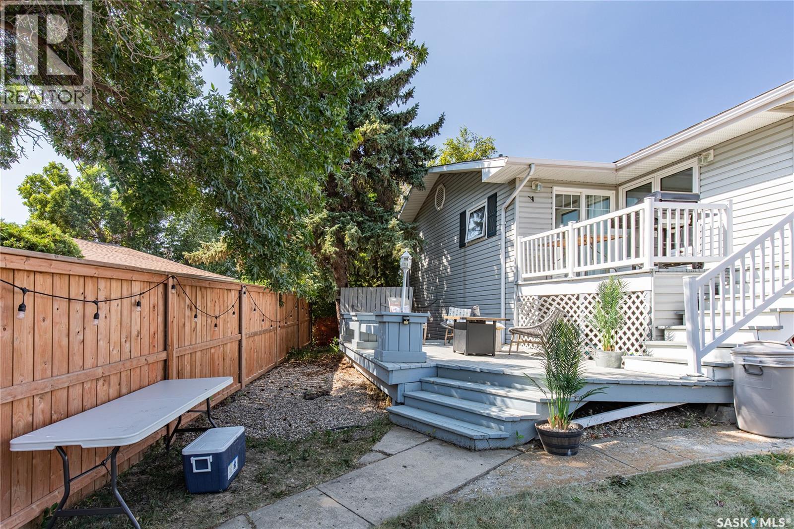 215 Cedar CRESCENT - 54
