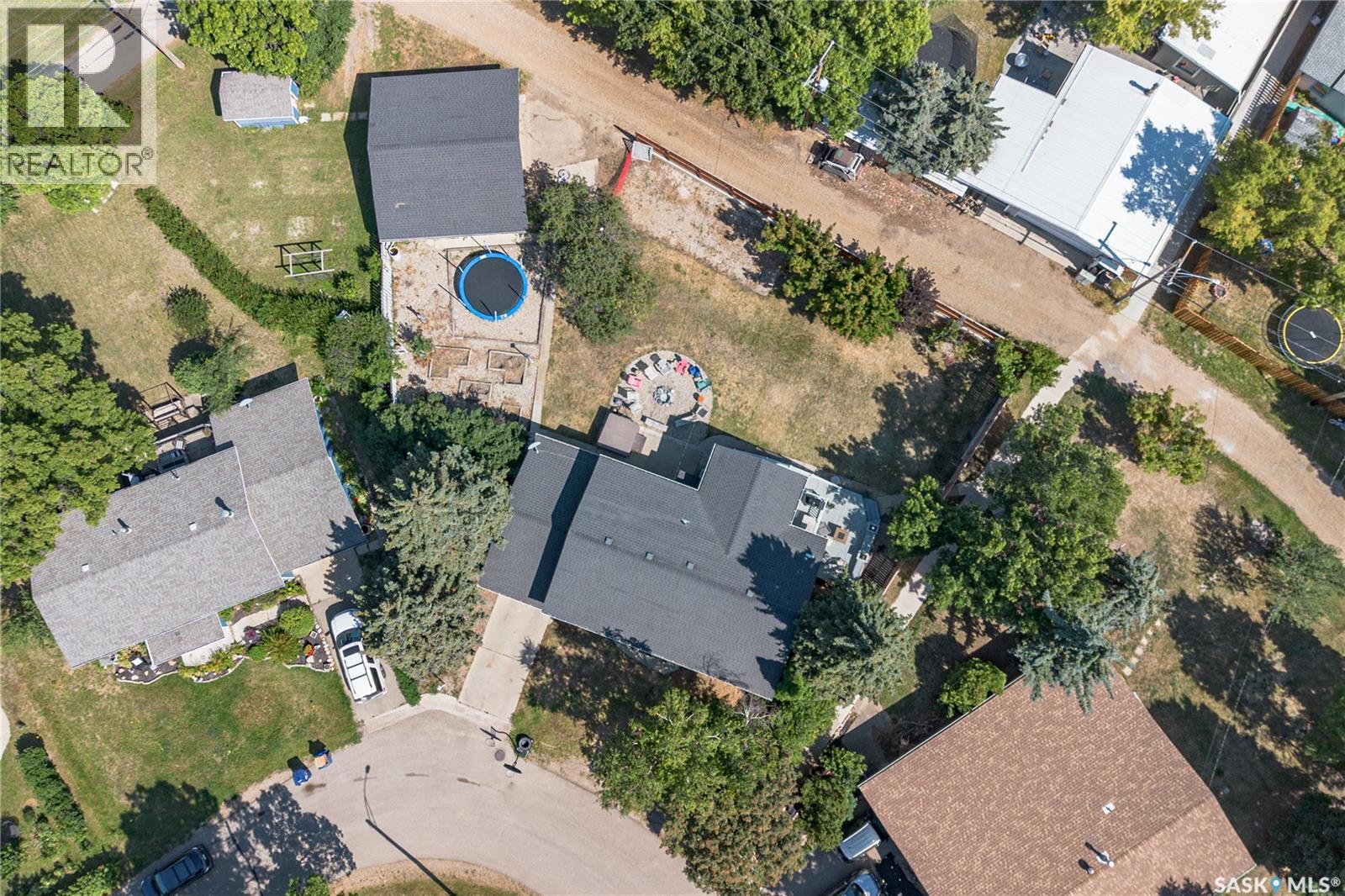 215 Cedar CRESCENT - 60