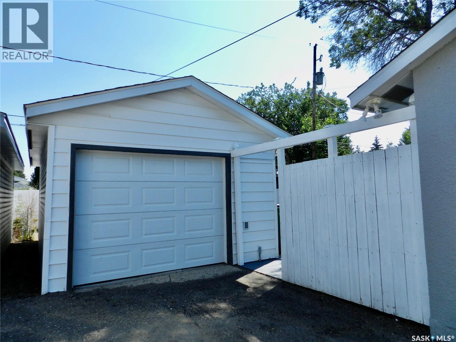1037 Bogue AVENUE - 27