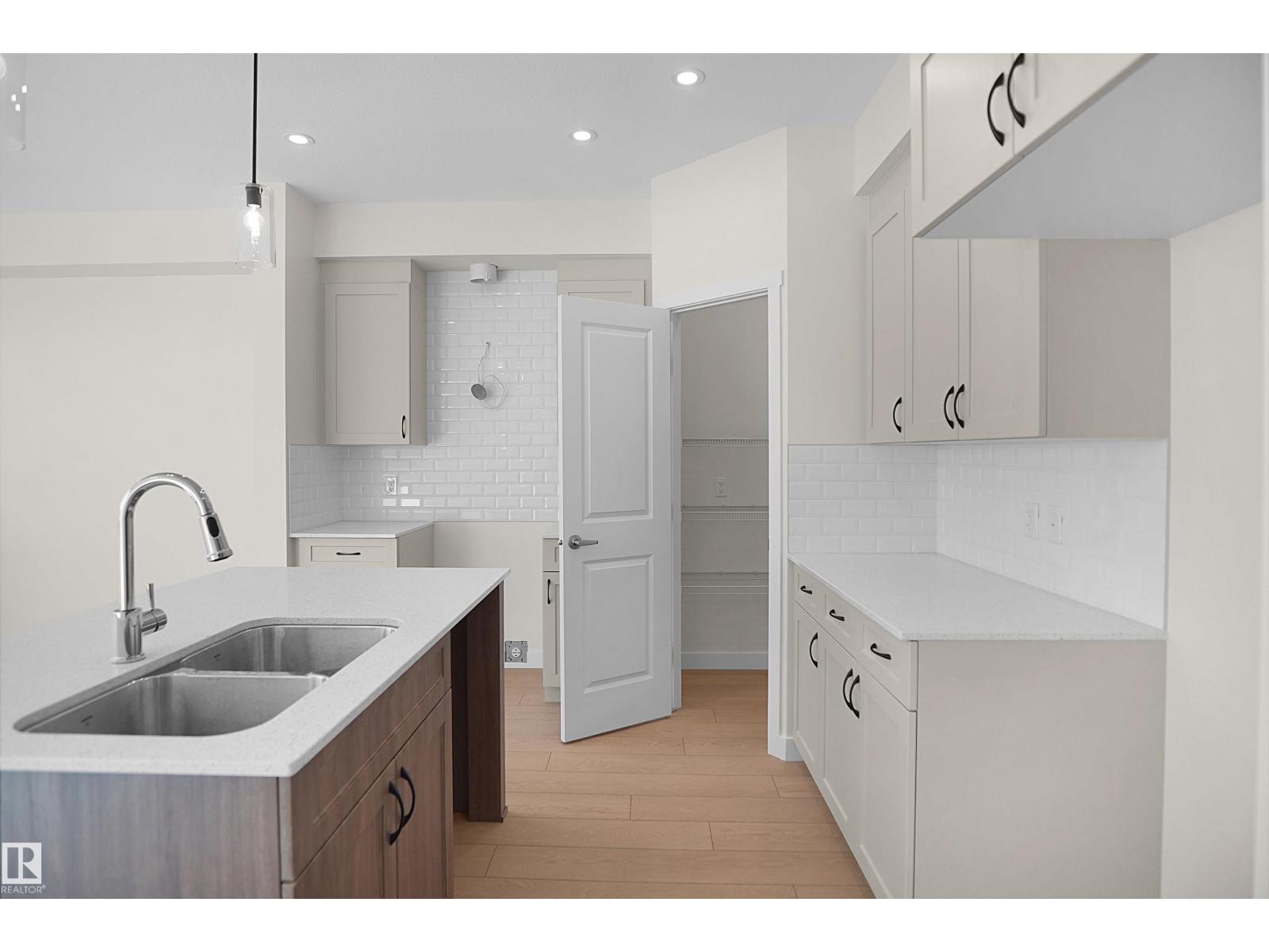 1011 14 AV NW - 14