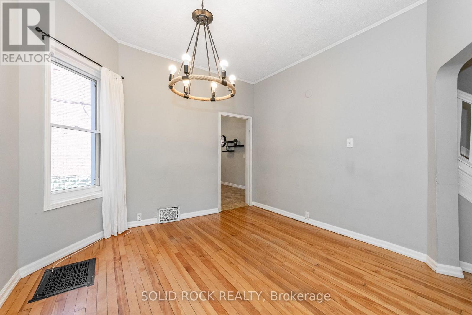 134 CONCORD STREET S - Image 12