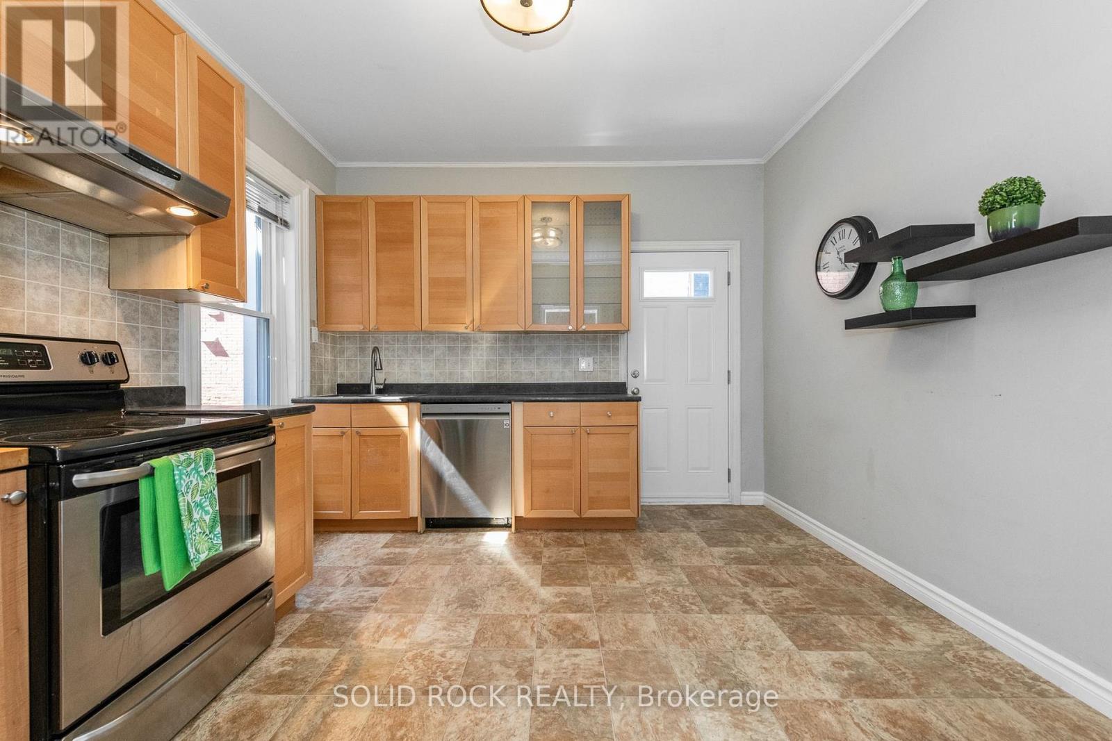 134 CONCORD STREET S - Image 17