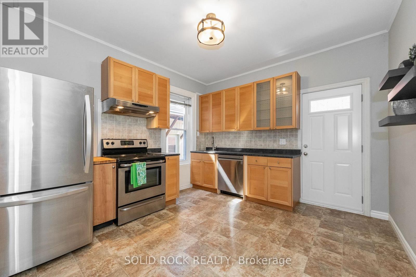 134 CONCORD STREET S - 18