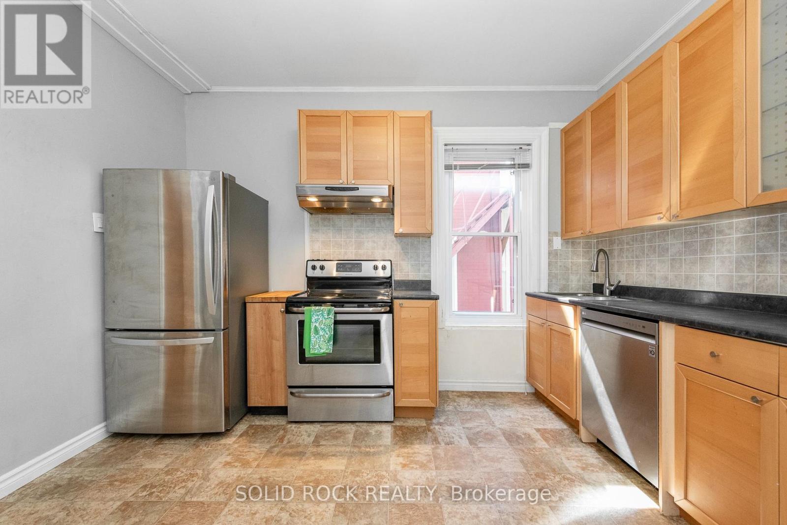 134 CONCORD STREET S - Image 19