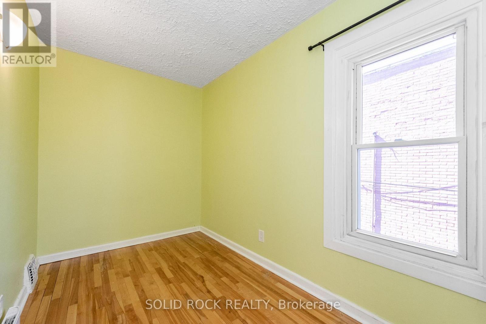 134 CONCORD STREET S - 24