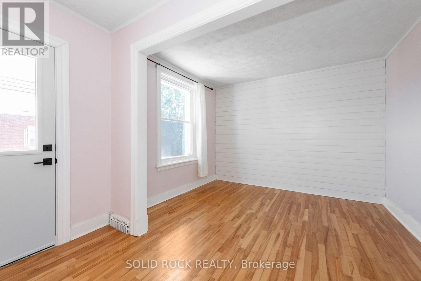 134 CONCORD STREET S - Image 28
