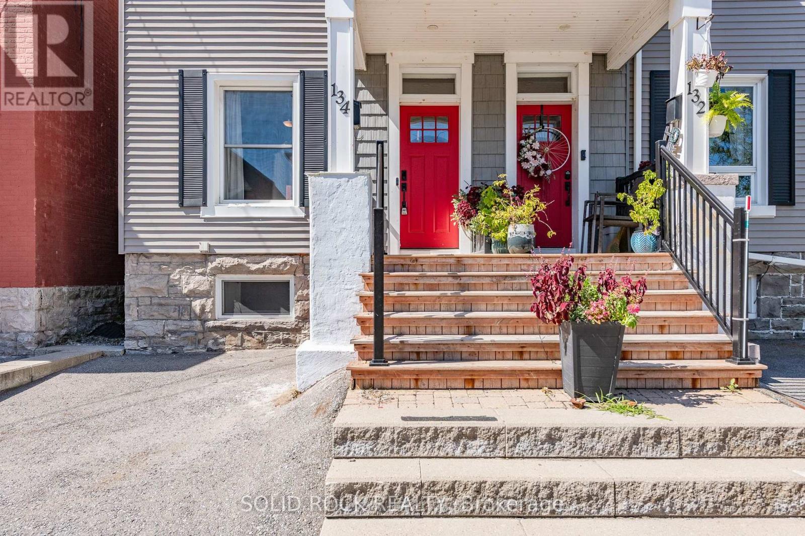 134 CONCORD STREET S - 3