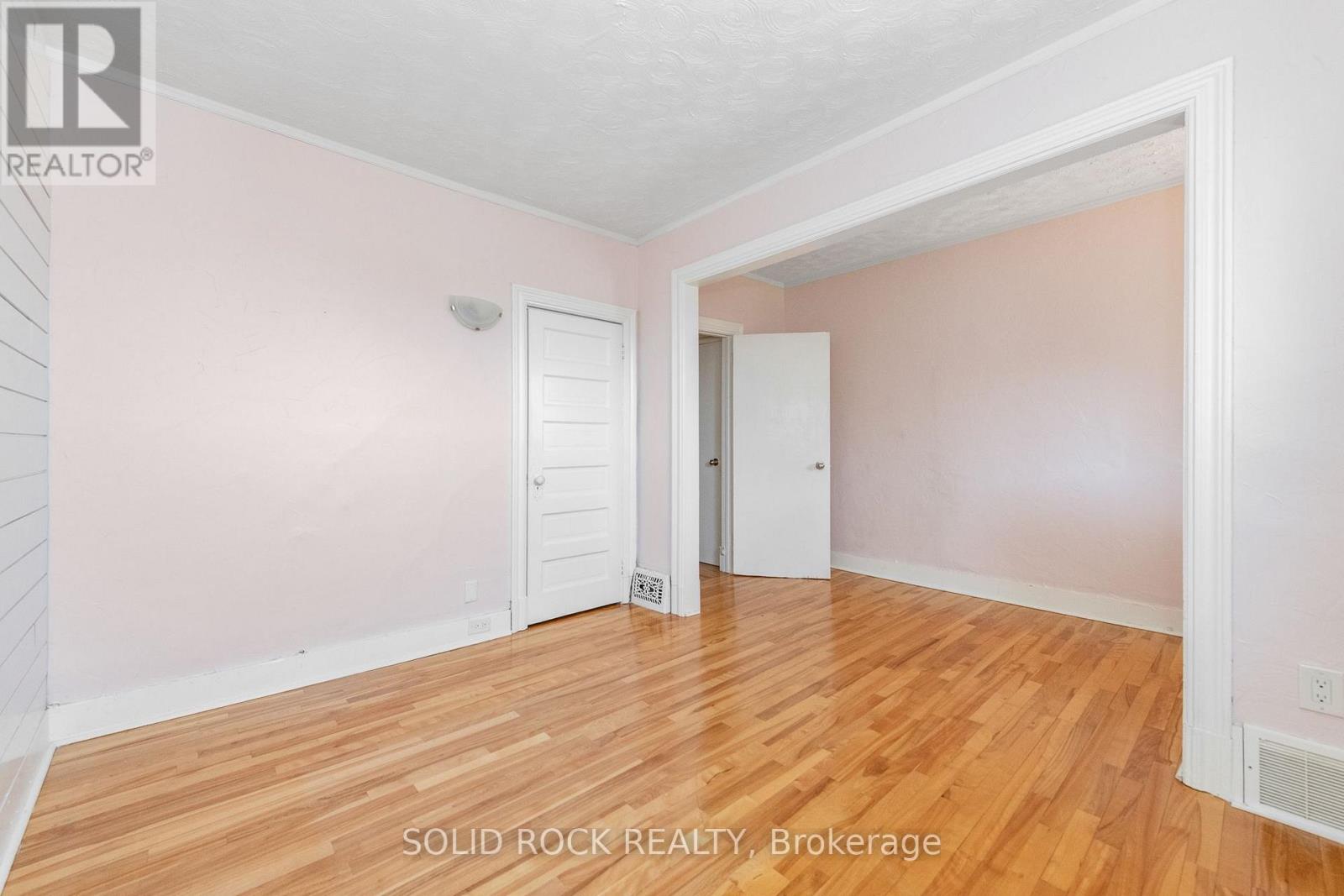 134 CONCORD STREET S - 31