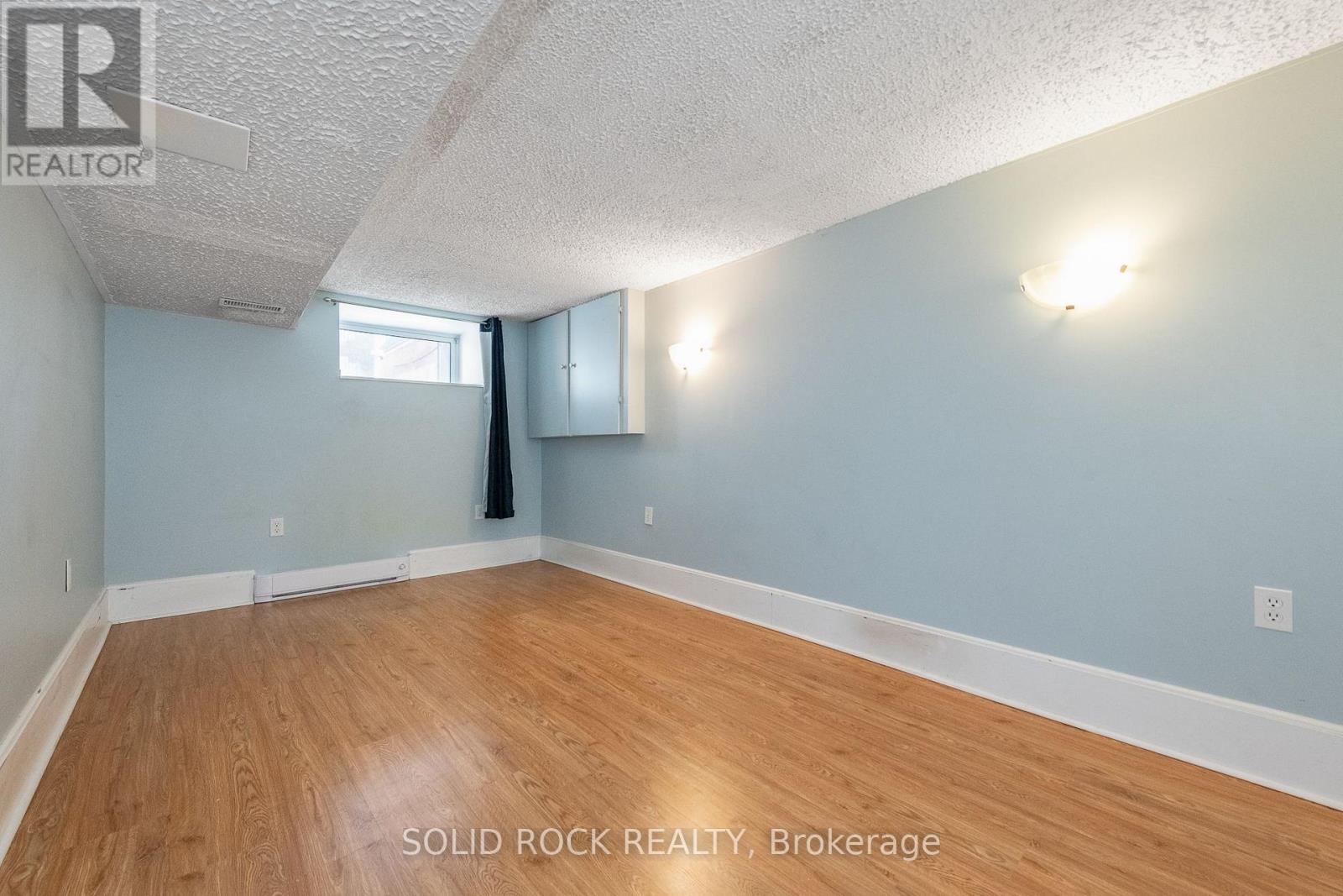 134 CONCORD STREET S - Image 35