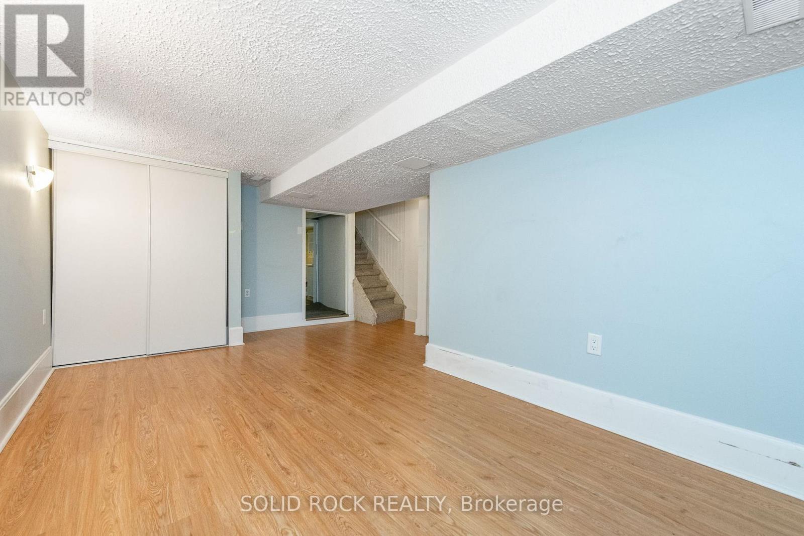 134 CONCORD STREET S - Image 37