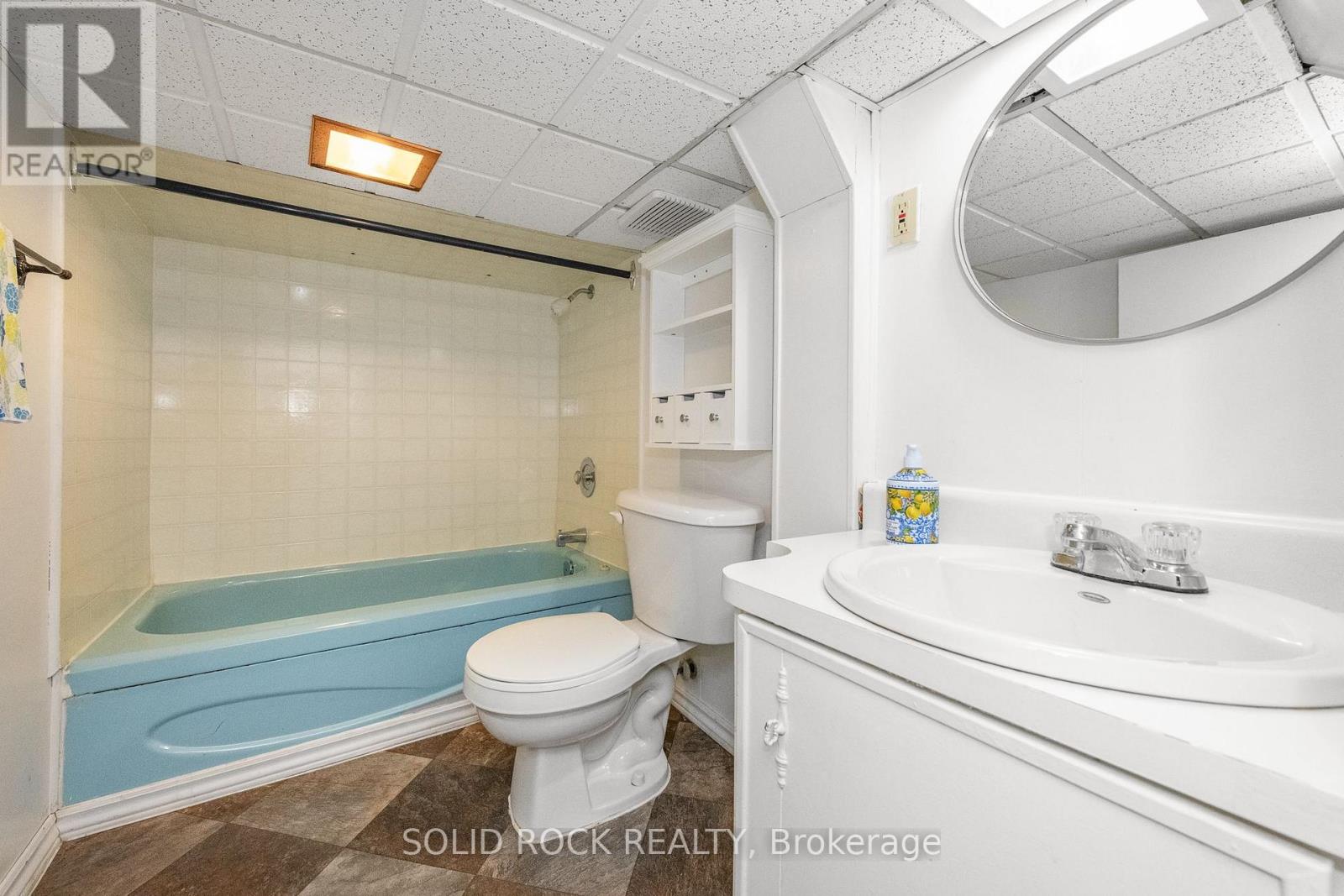 134 CONCORD STREET S - Image 38