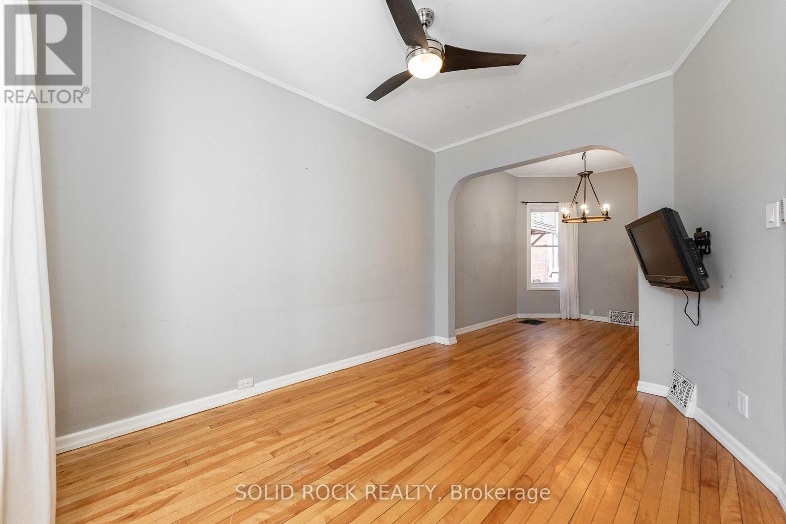 134 CONCORD STREET S - Image 7