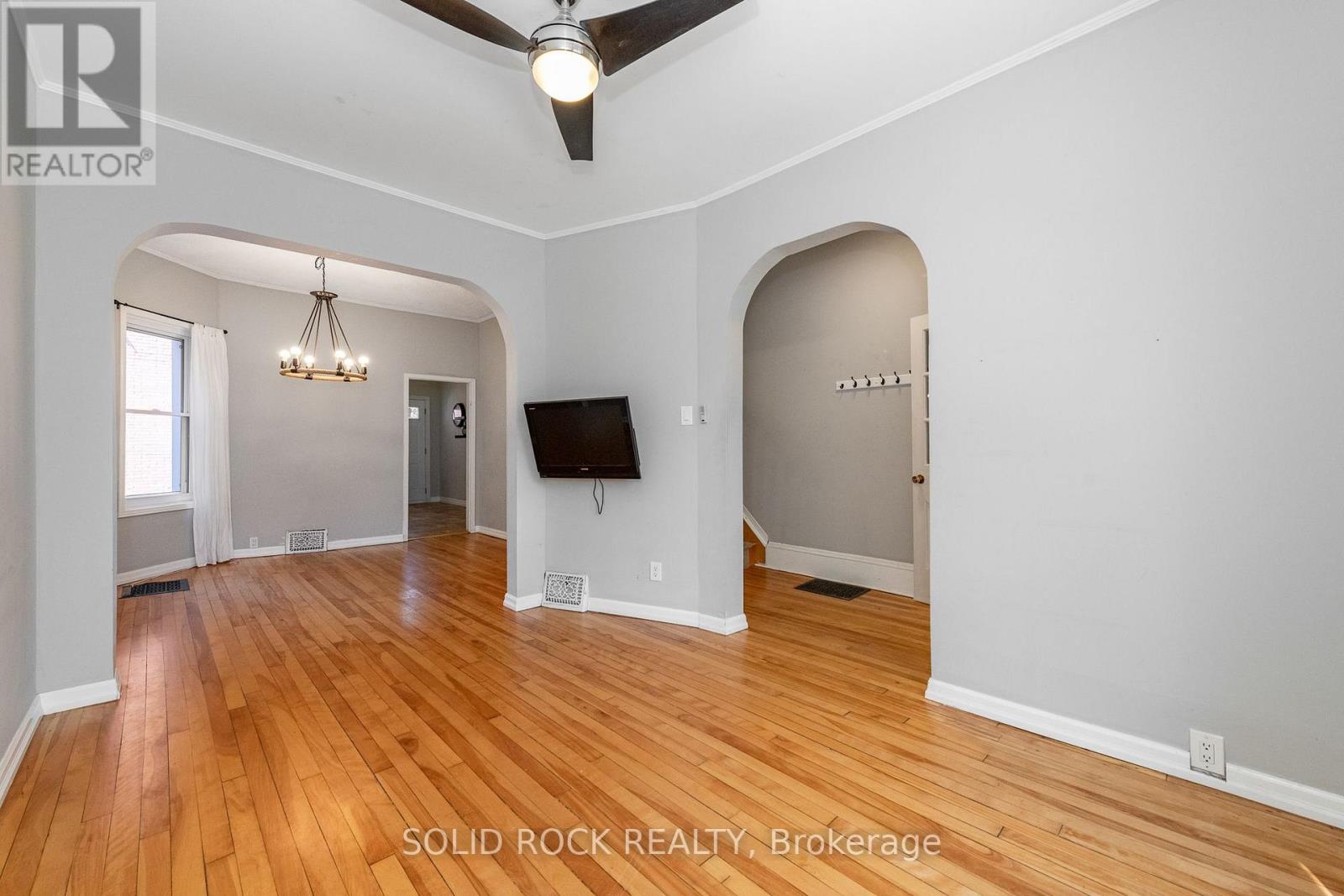 134 CONCORD STREET S - Image 8