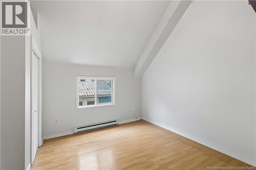 323 Saunders Street - 16