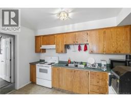 323 Saunders Street, photo 9
