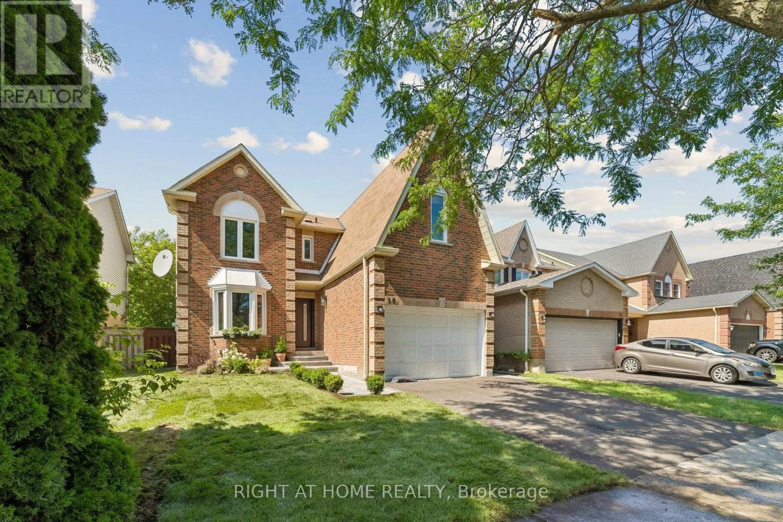 16 IAN FLEMING CRESCENT - 27