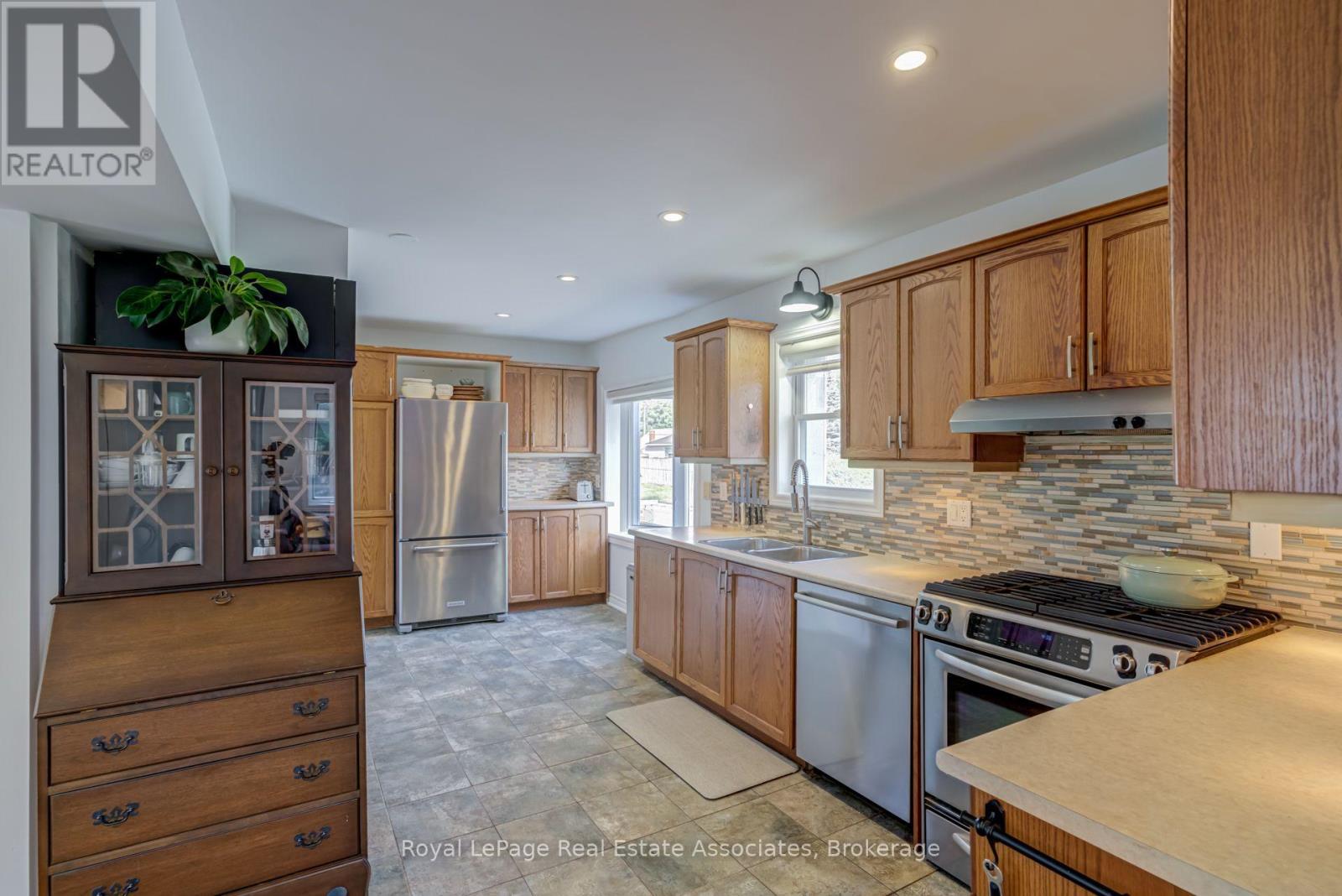 889 THIRD STREET - Image 17