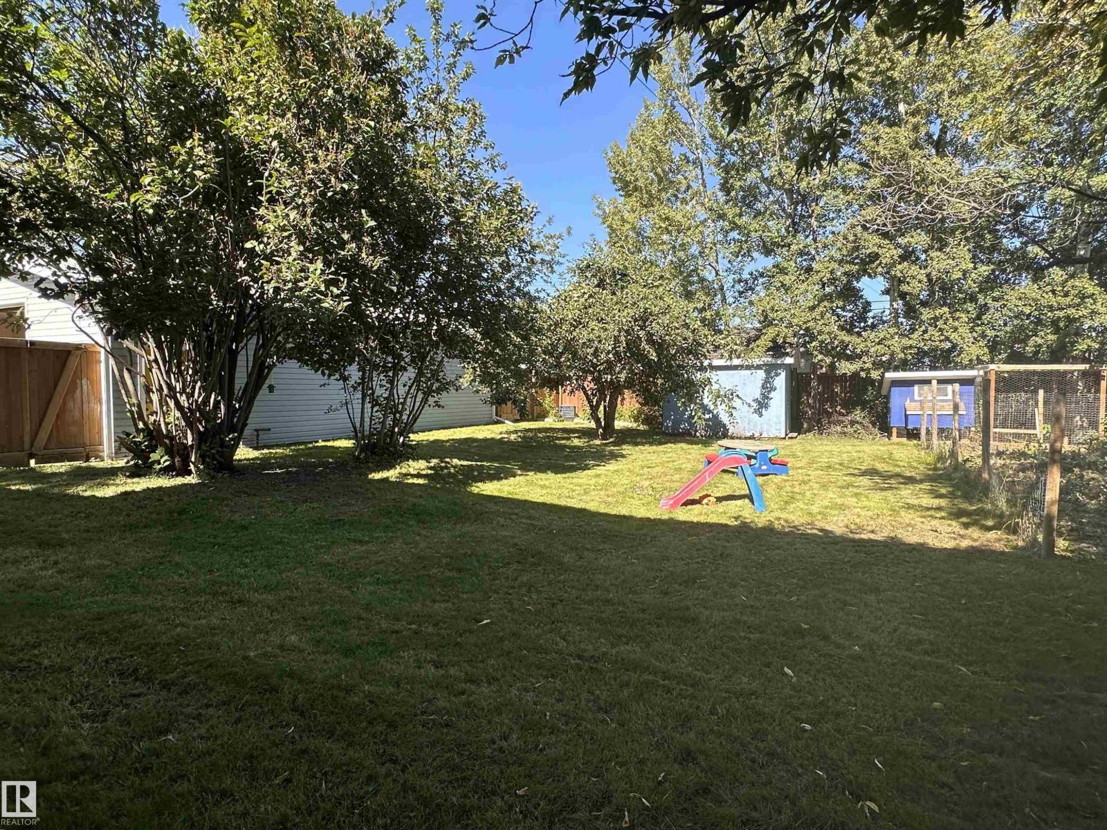 9828 110 ST - 23