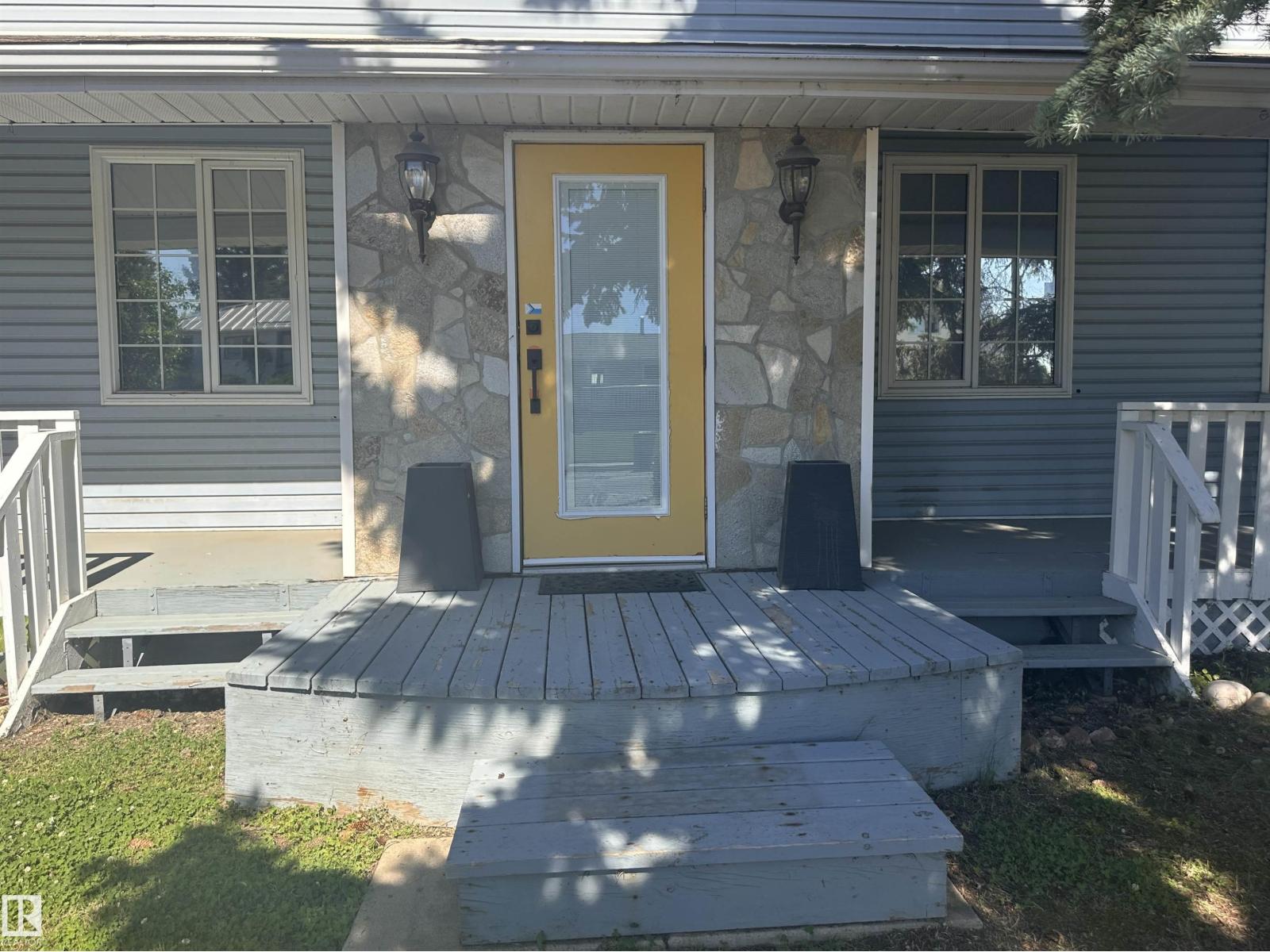 9828 110 ST - 3