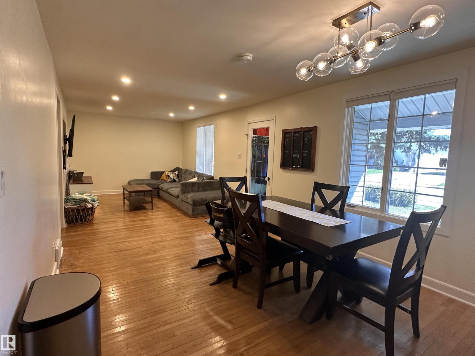 9828 110 ST - 35
