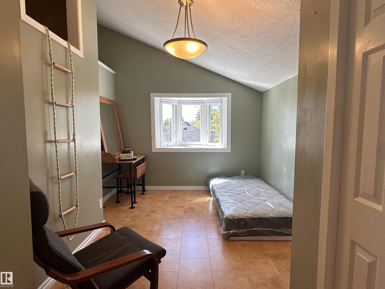 9828 110 ST - 55