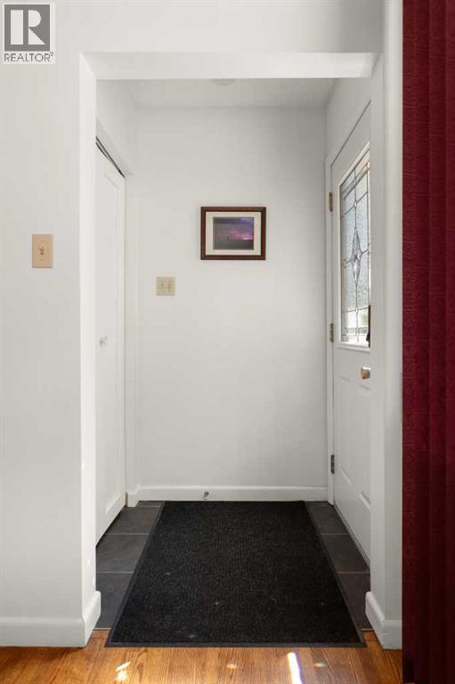 554 5 Street SW - 4