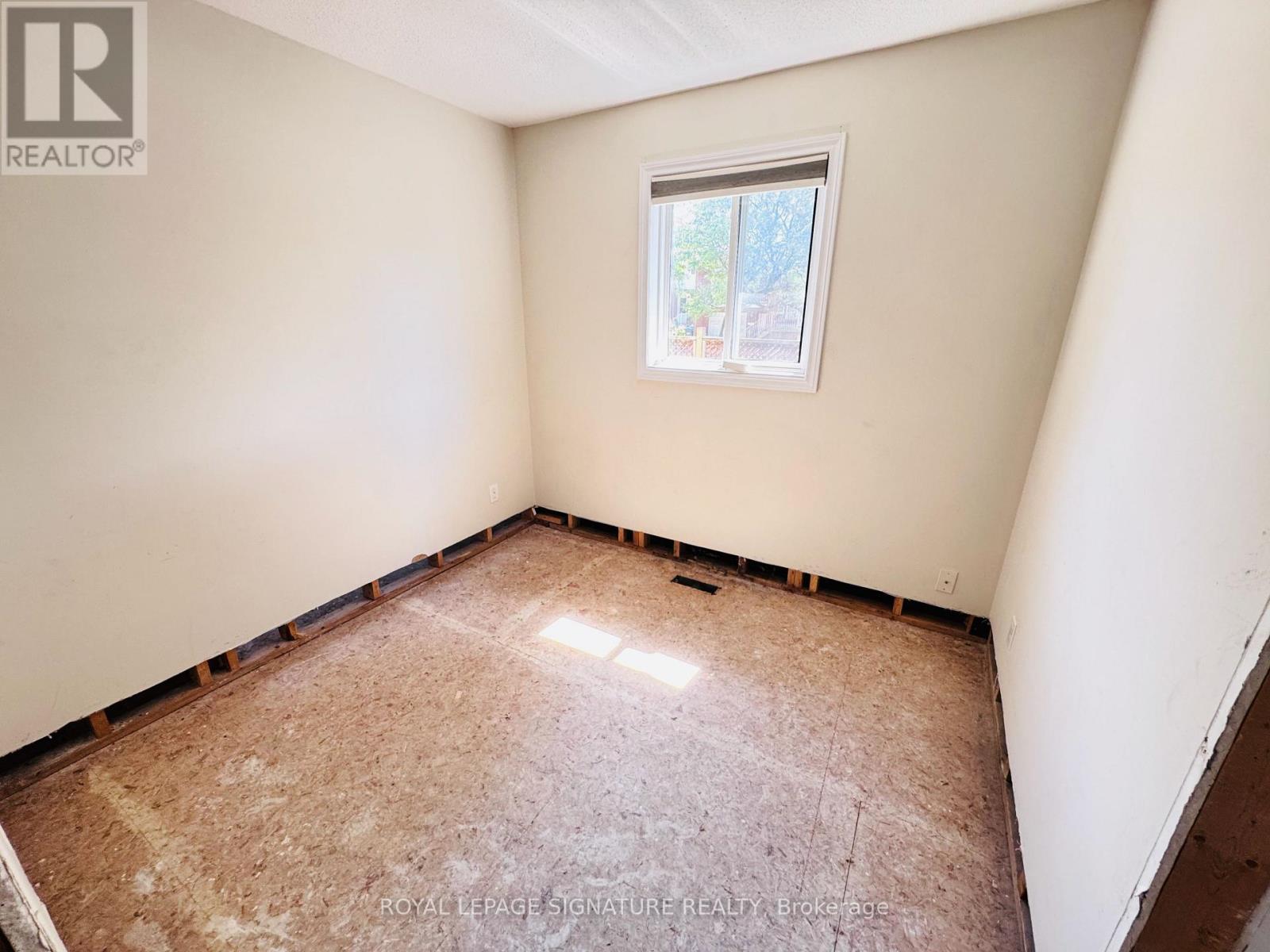 228 MARTINDALE CRESCENT - 17