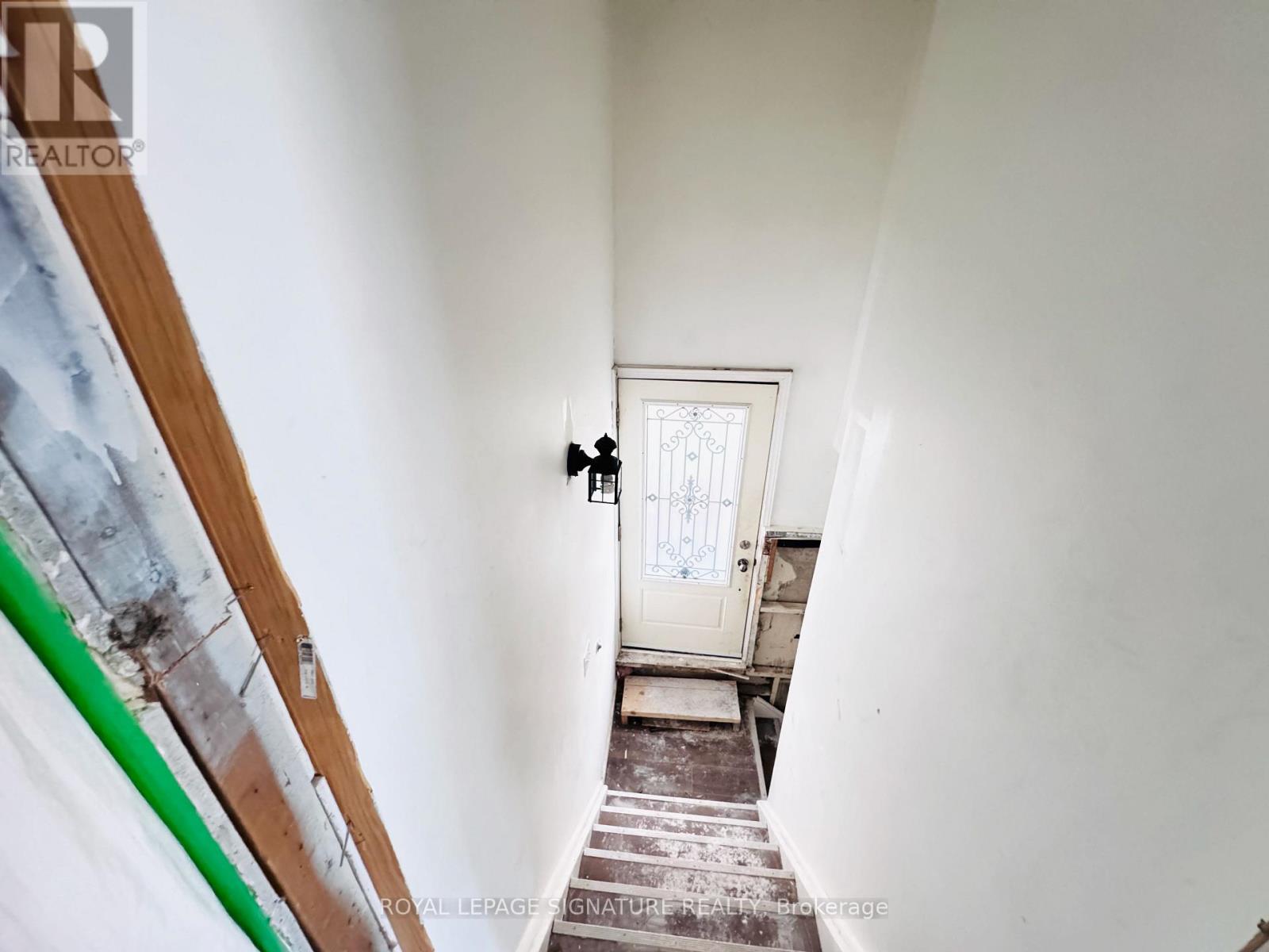 228 MARTINDALE CRESCENT - 24
