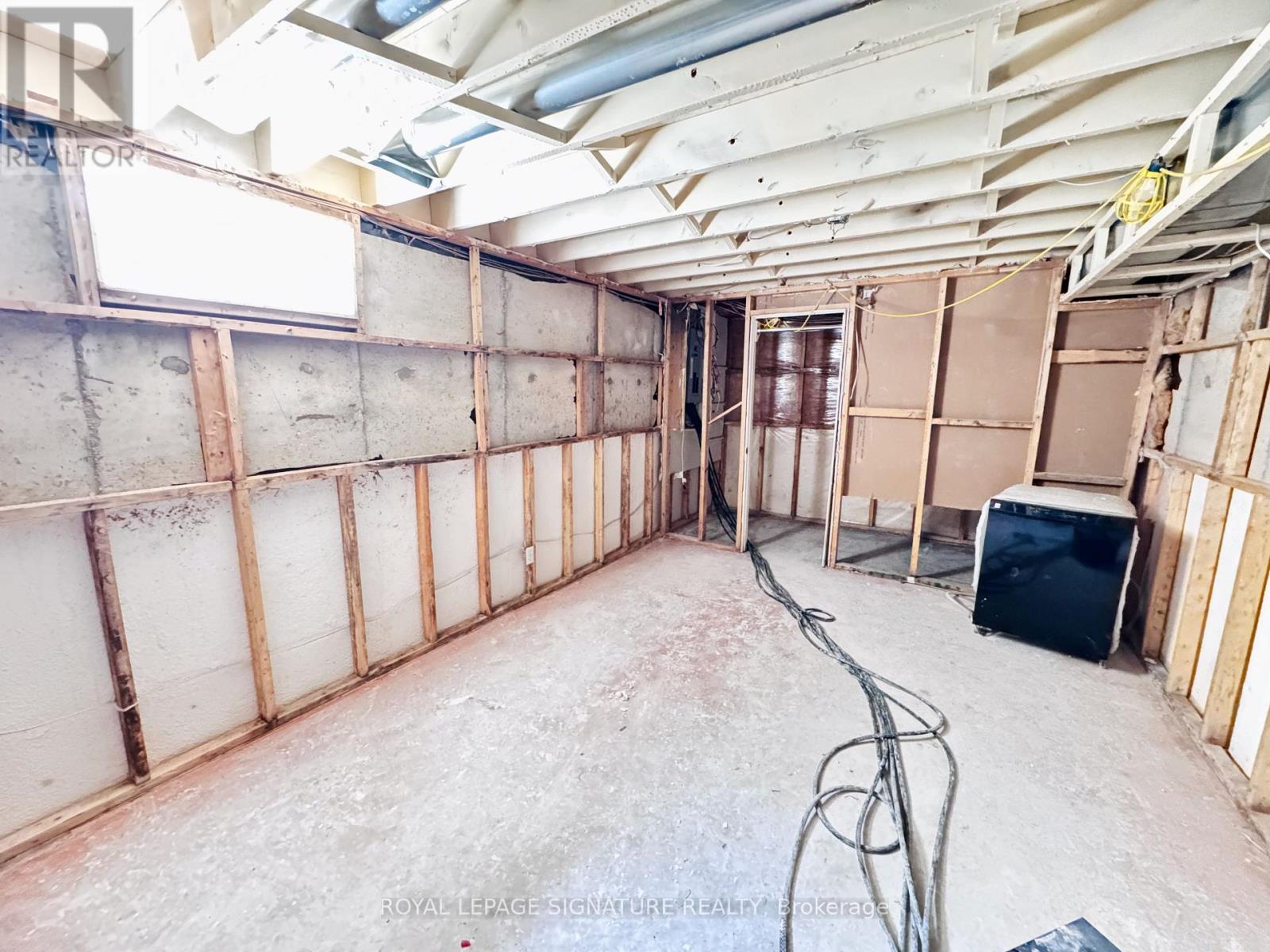 228 MARTINDALE CRESCENT - 31