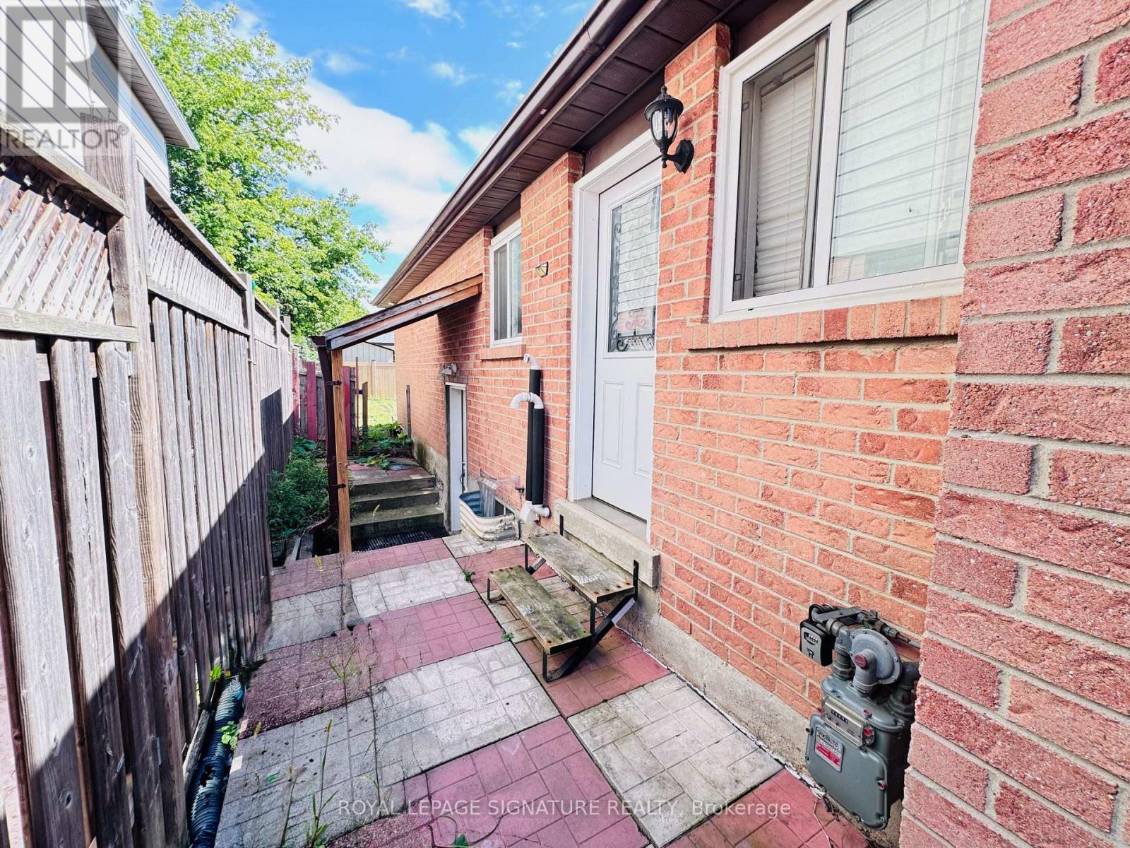 228 MARTINDALE CRESCENT - 37