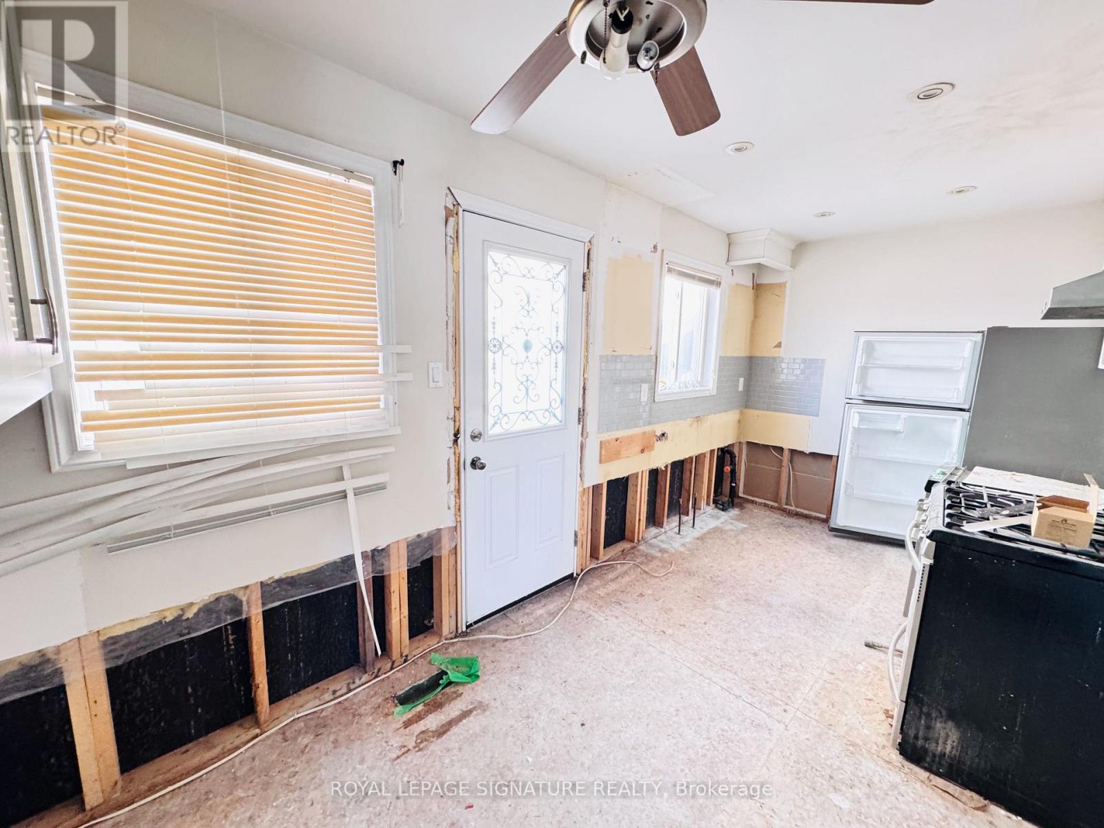 228 MARTINDALE CRESCENT - 10