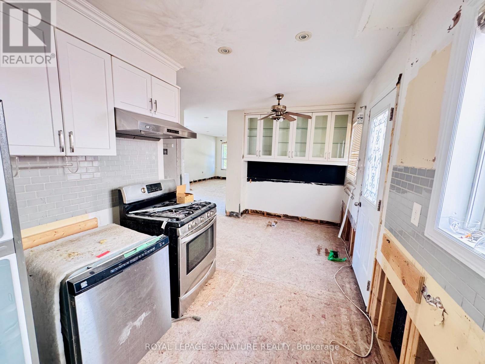 228 MARTINDALE CRESCENT - 11
