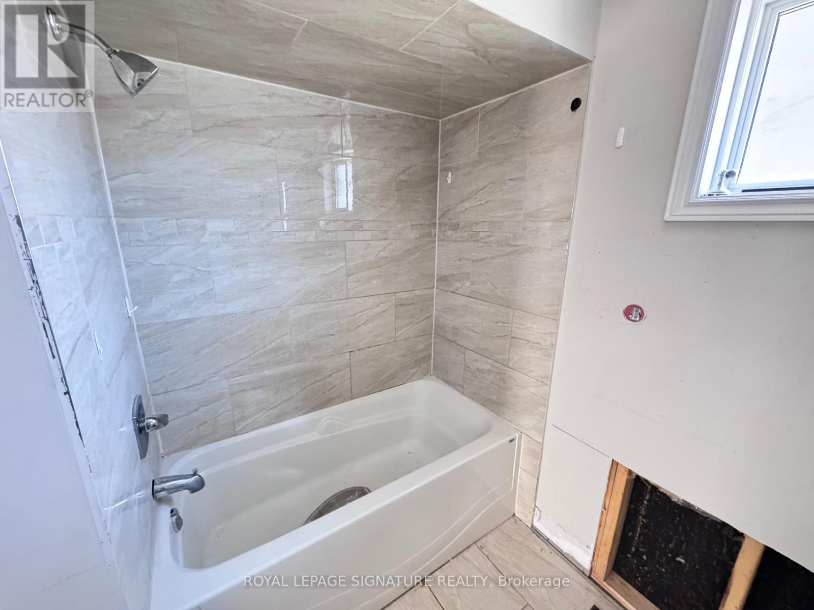 228 MARTINDALE CRESCENT - 15