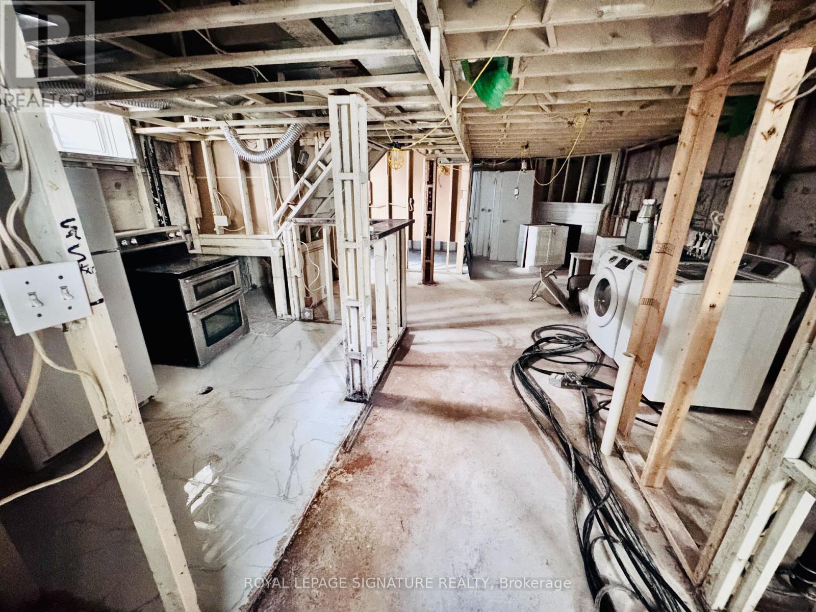 228 MARTINDALE CRESCENT - 35