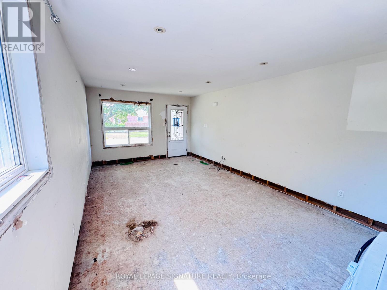 228 MARTINDALE CRESCENT - 8