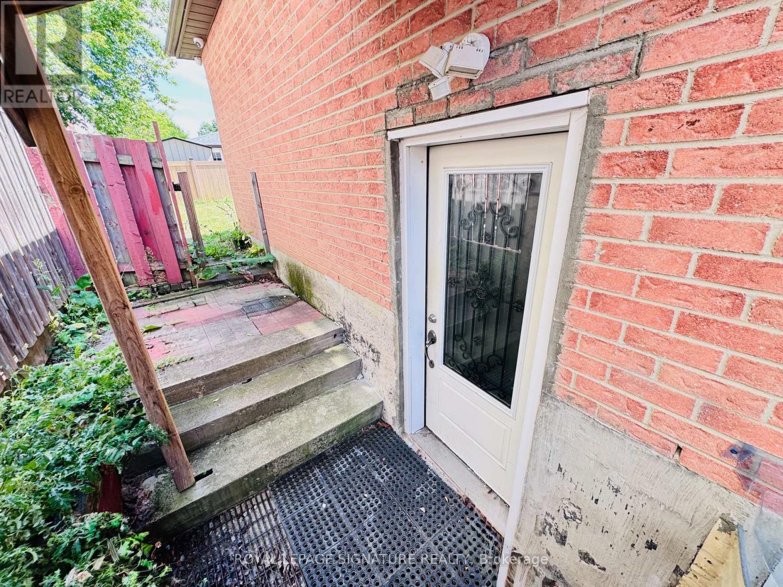 228 MARTINDALE CRESCENT - 38