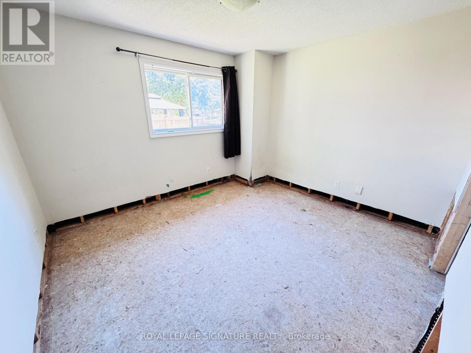 228 MARTINDALE CRESCENT - 19