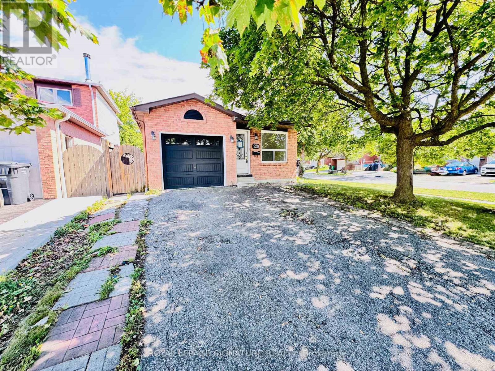 228 MARTINDALE CRESCENT - 3