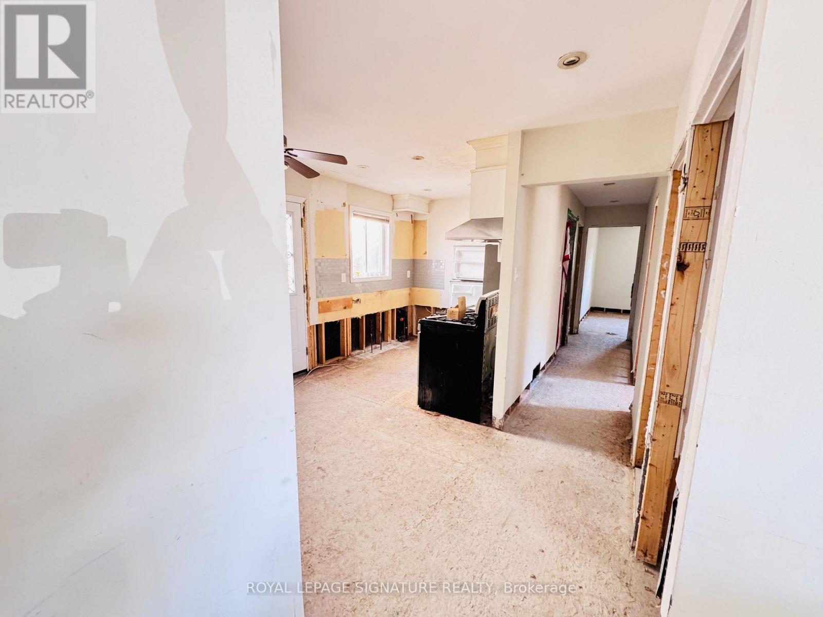 228 MARTINDALE CRESCENT - 9