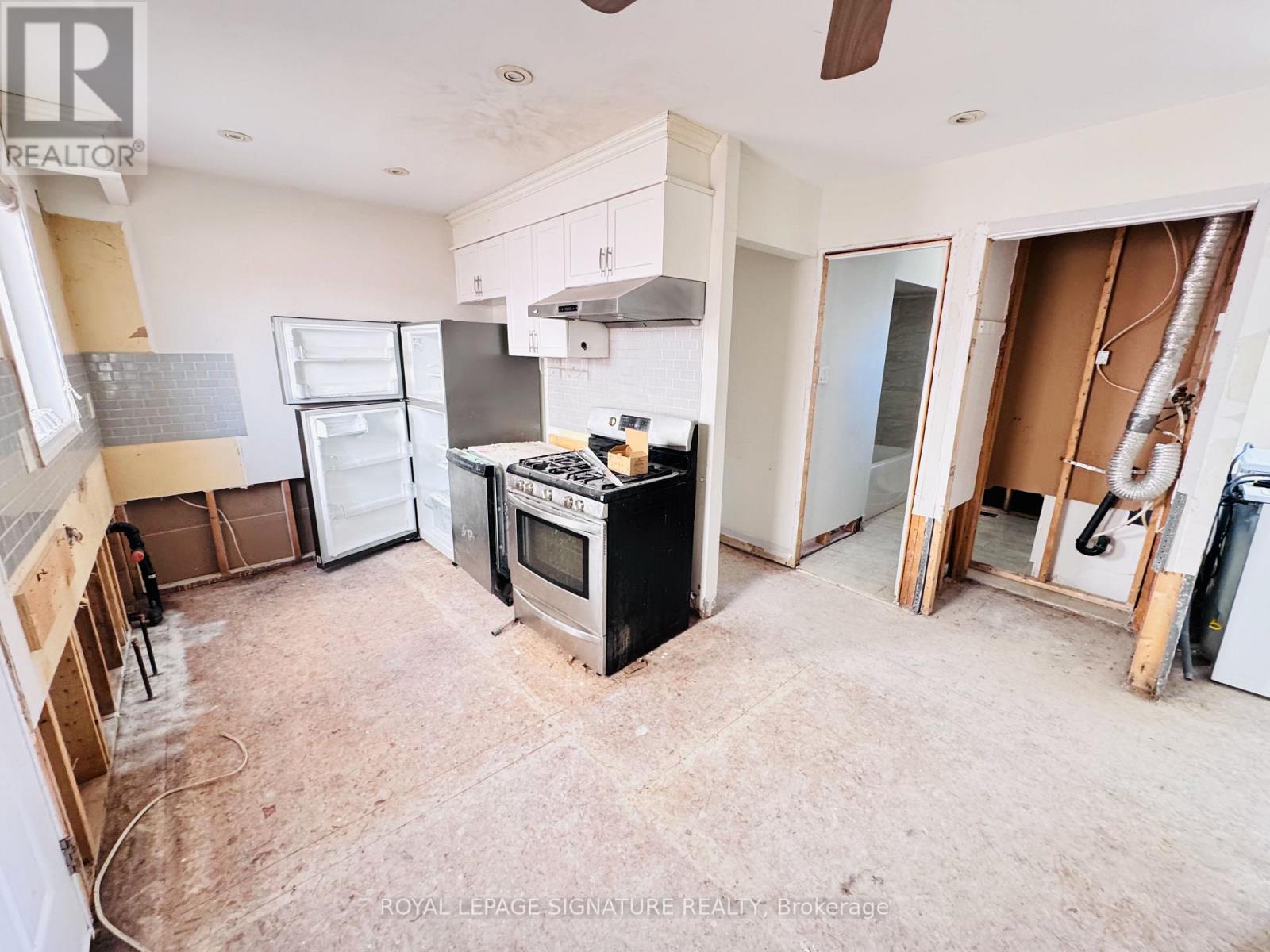 228 MARTINDALE CRESCENT - 12