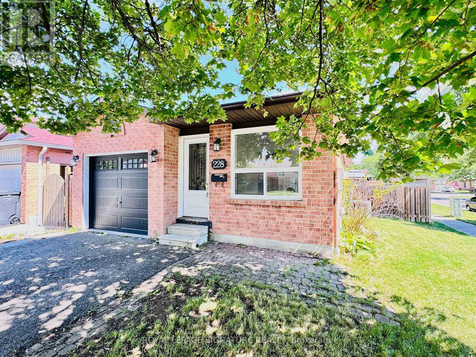 228 MARTINDALE CRESCENT - 2
