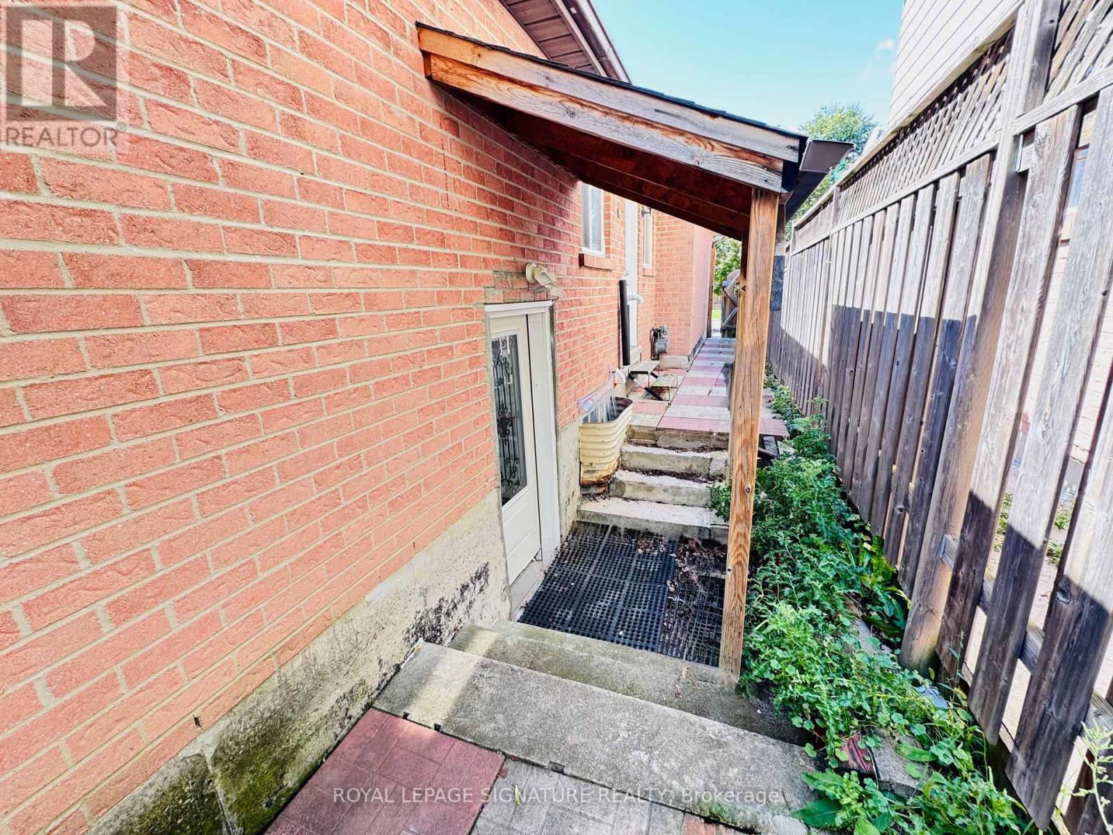 228 MARTINDALE CRESCENT - 42