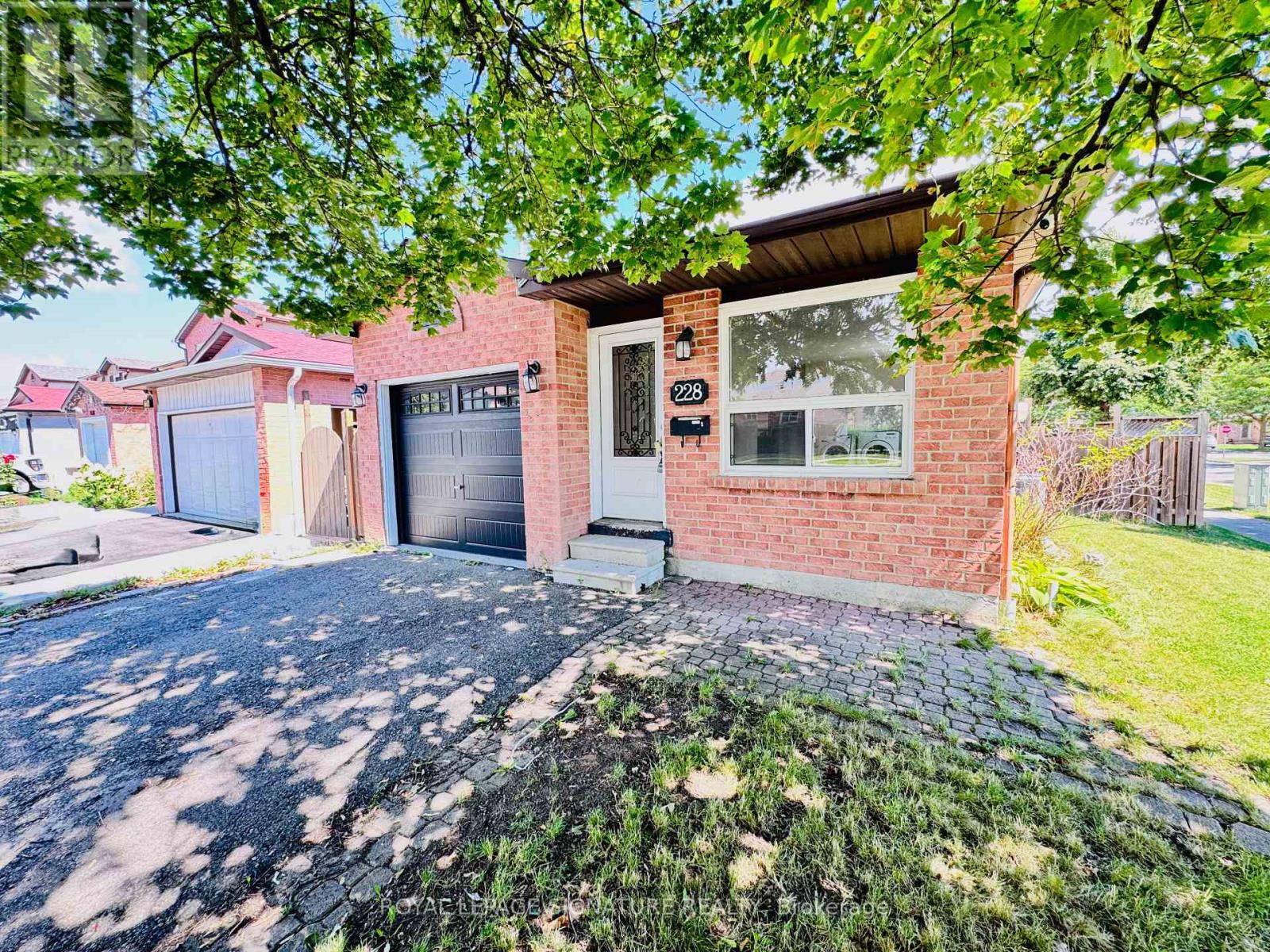228 MARTINDALE CRESCENT - 4