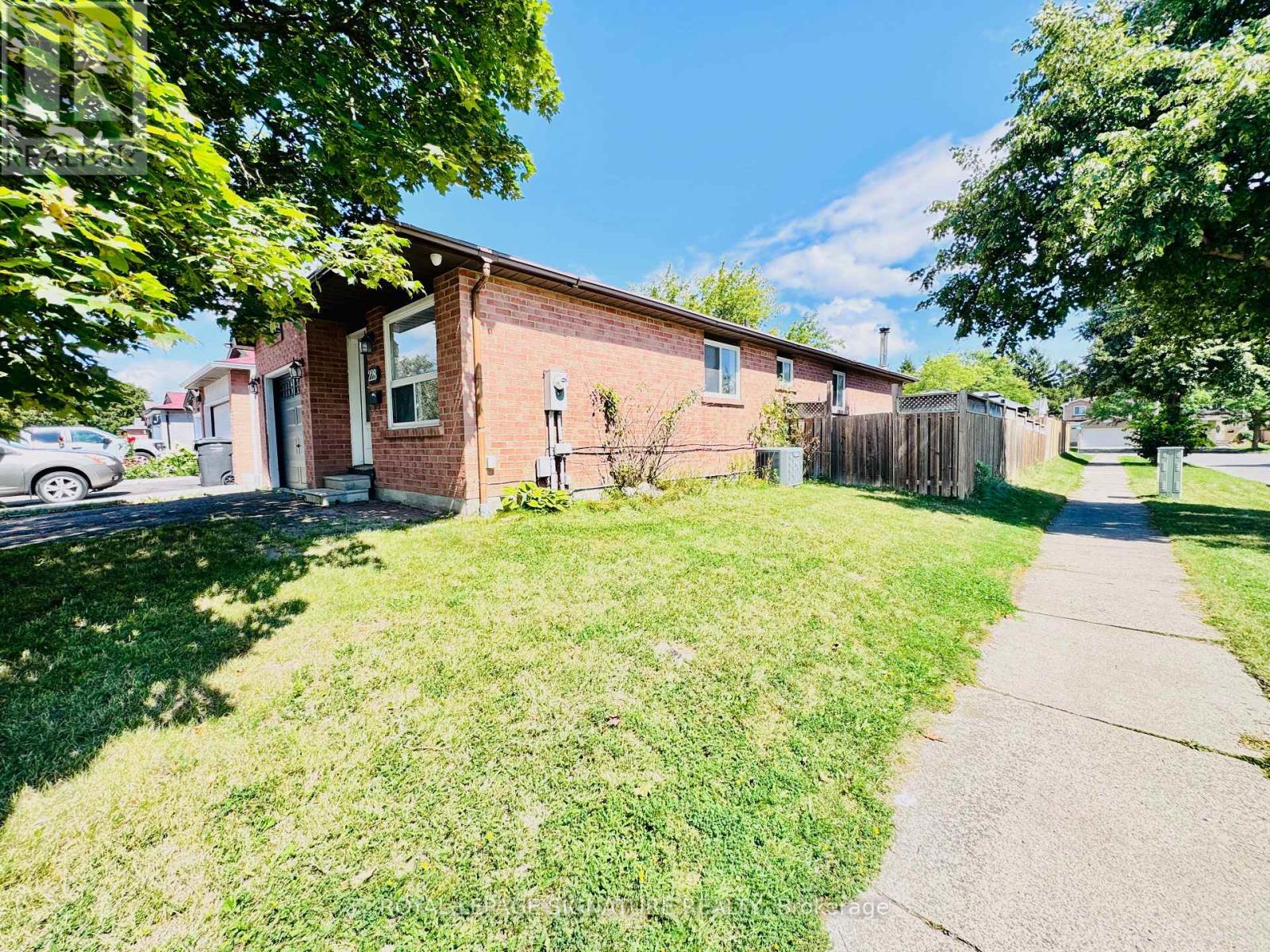 228 MARTINDALE CRESCENT - 5