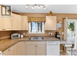 8253 Dickson Dr, Port Alberni, BC V9Y9B4 Photo 17