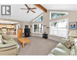 Kitchen - 8253 Dickson Dr, Port Alberni, BC V9Y9B4 Photo 7