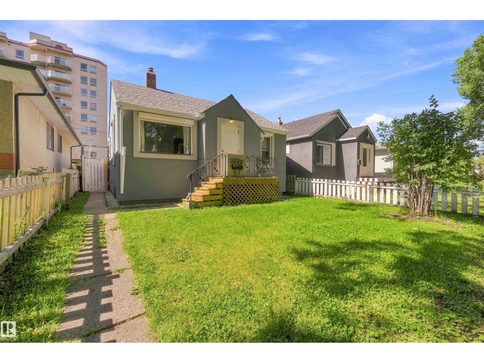 11220 84 ST NW, Parkdale (Edmonton), Edmonton photo 3