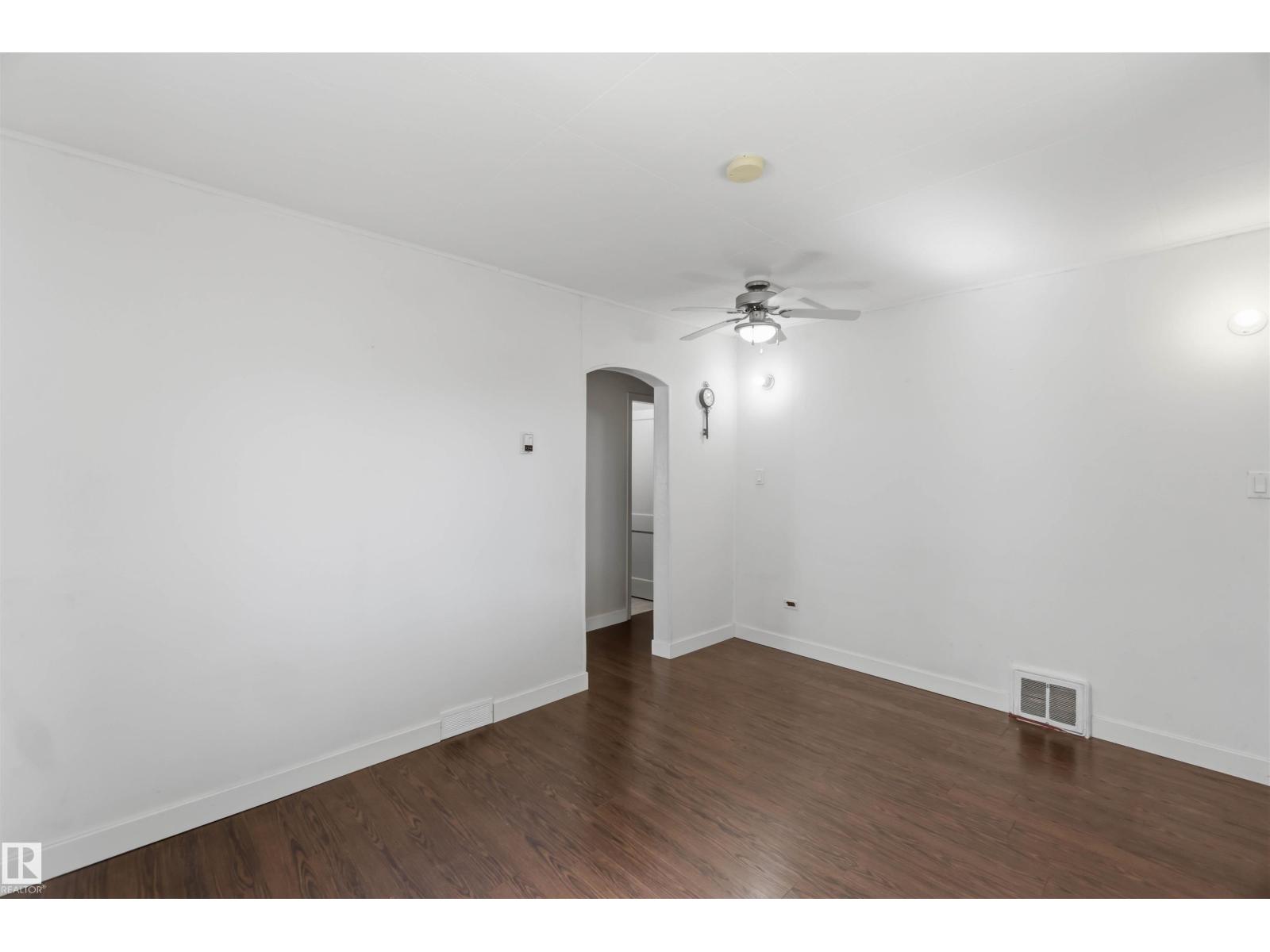 11220 84 ST NW, Parkdale (Edmonton), Edmonton photo 5